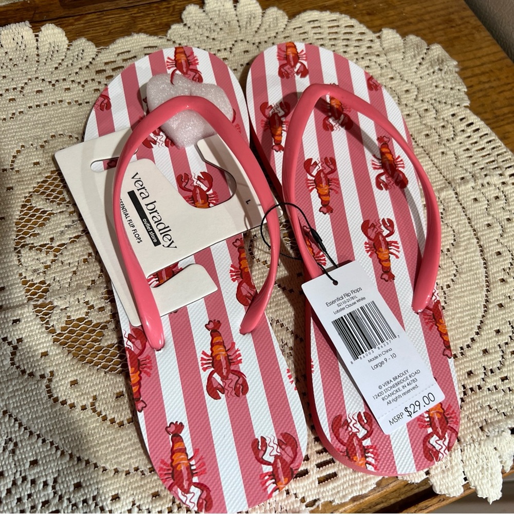 Vera Bradley NWT Flip Flops  9/10 Large Lobster Clause Beach. Sandals